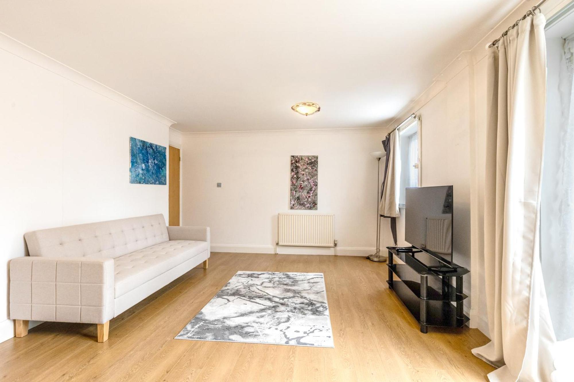 Sunny 1br Gem Near Canary Wharf With Parking